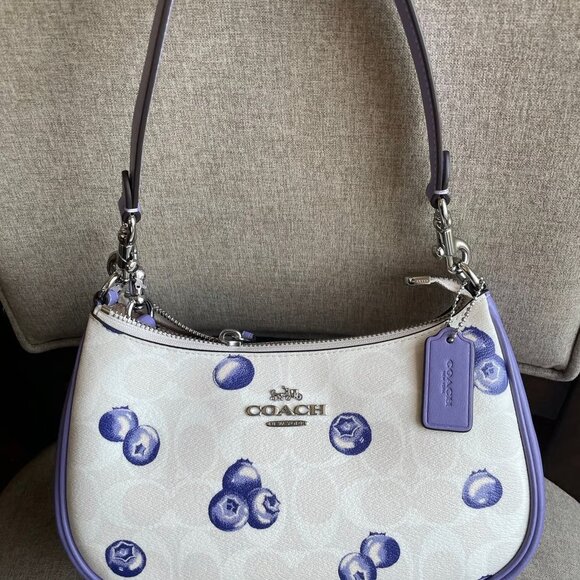 NWT Coach Teri Shoulder Bag In Signature Canvas With Blueberry Print - Picture 1 of 4